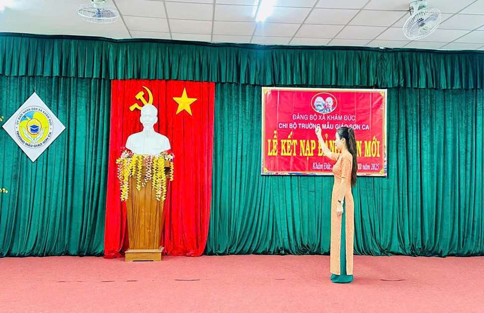 Lễ kết nạp Đảng viên mới